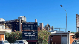 Eurallumina, operai a 40 metri su silo 'Mimit ci convochi'