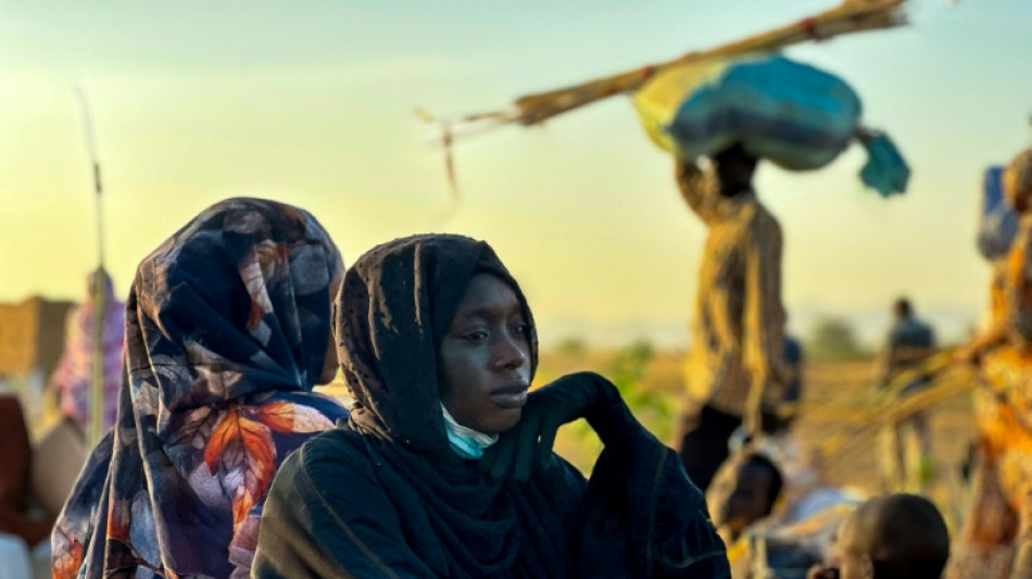 Trabalhadores humanit&aacute;rios em Darfur pedem ajuda pela chegada em massa de refugiados