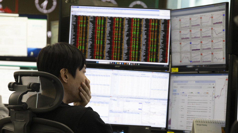 Borsa: l'Asia chiude in forte calo, pesa la tecnologia