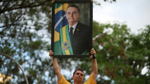 Fl&aacute;vio Bolsonaro, de rozar la presidencia a salir de Brasil por la puerta trasera