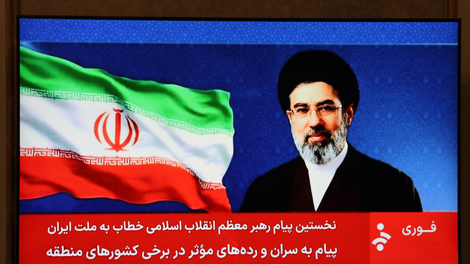 Khamenei, 'non ci ritireremo mai, vendicheremo tutti i nostri morti'