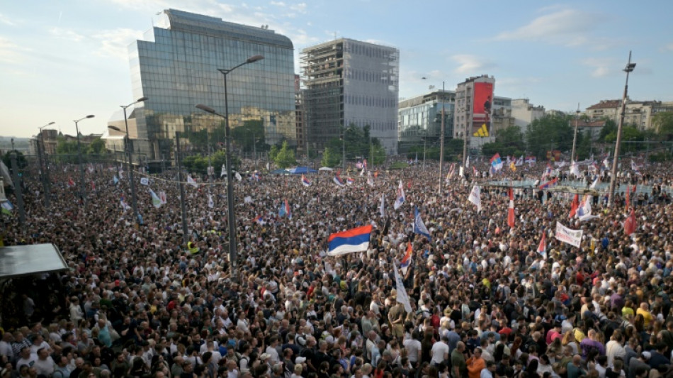 Nein zu Vucic: Zehntausende Menschen protestieren in Serbien f&uuml;r Neuwahlen