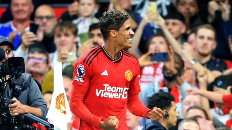 United confirma les&atilde;o de Varane, que ser&aacute; desfalque por 'v&aacute;rias semanas'