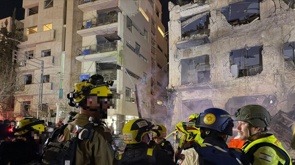 Media, 'un morto a Tel Aviv per gli attacchi missilistici dell'Iran'