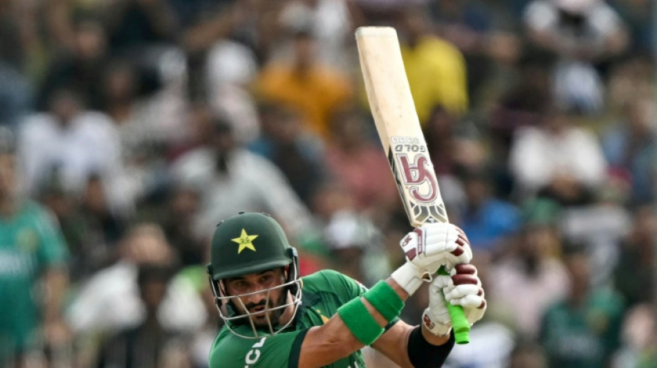 Pakistan warn England's flaky batting to expect a trial by spin