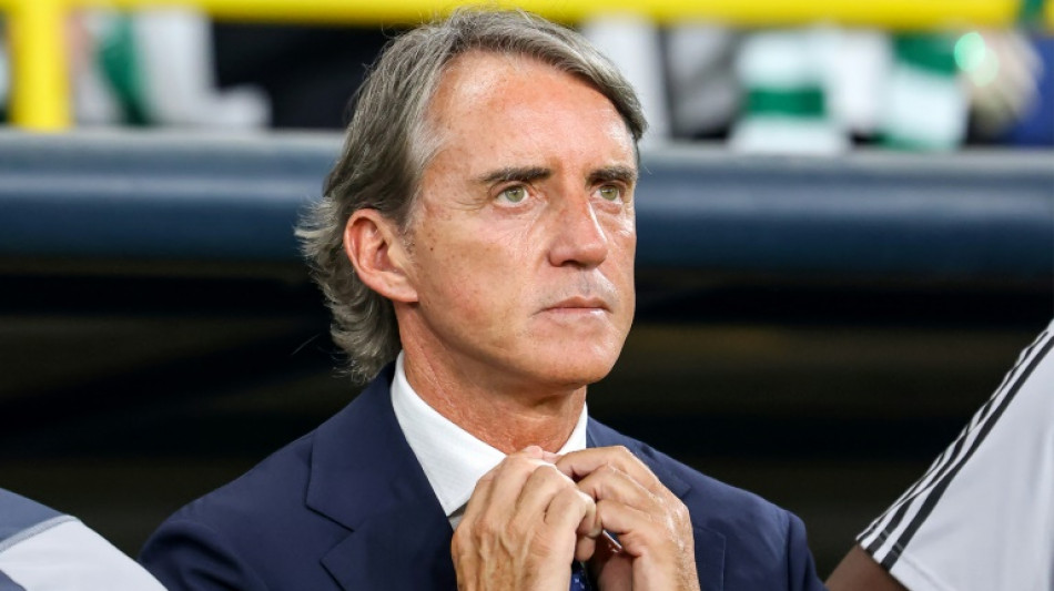 Roberto Mancini vai ajudar Sampdoria na luta contra rebaixamento para 3&ordf; divis&atilde;o italiana