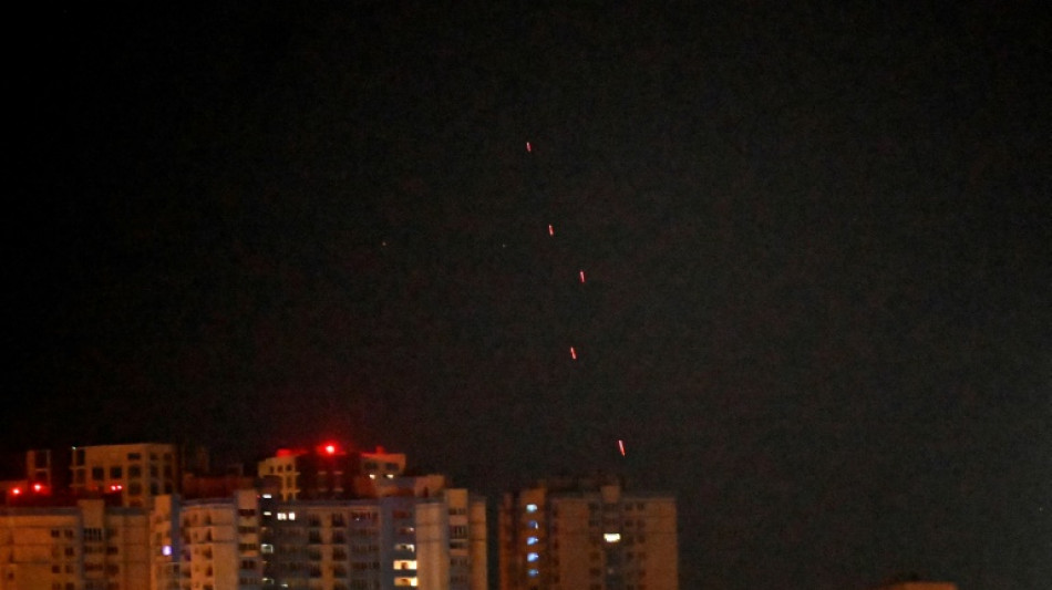 Huit morts dans des frappes russes sur Kiev, Moscou choisit la guerre, accuse Zelensky