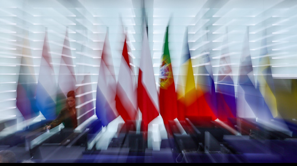 L'Eurocamera attiva iter d'urgenza su prestito da 90 miliardi a Kiev