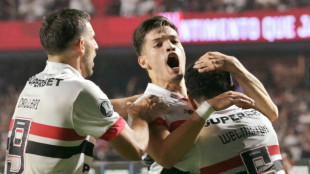 S&atilde;o Paulo vence Nacional (2-0) e vai &agrave;s quartas da Libertadores