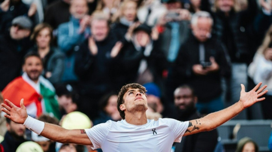 Cobolli vence Etcheverry e vai enfrentar Rublev na final do ATP de Hamburgo