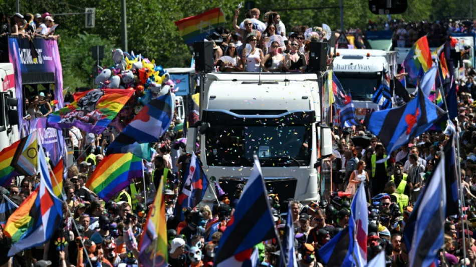 Motto "Haltung ist hot": Hunderttausende ziehen bei CSD-Kundgebung durch Berlin