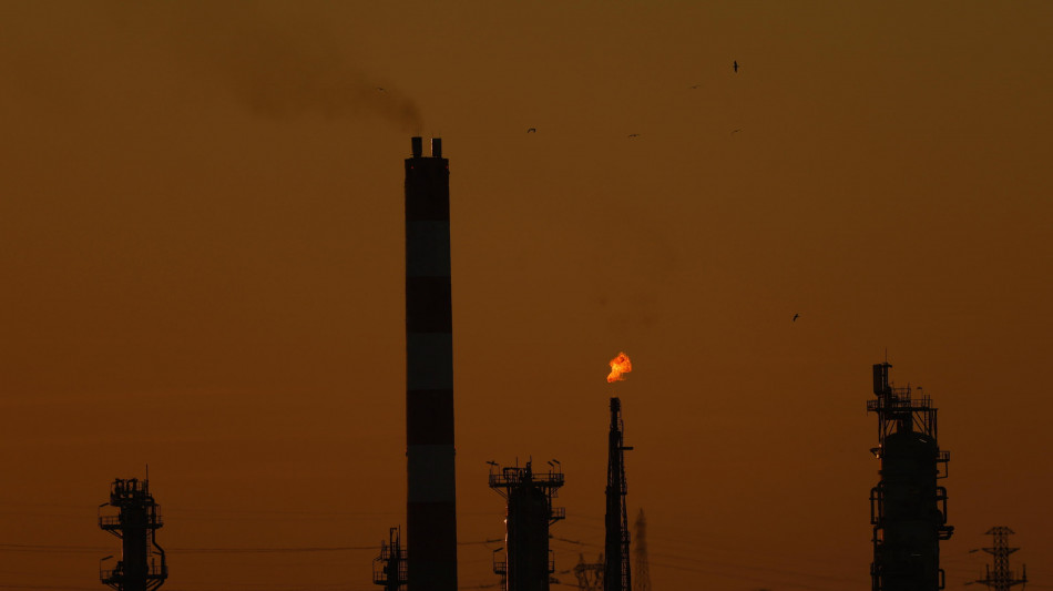 Dietrofront per il prezzo del petrolio, Brent in calo sotto 110 dollari