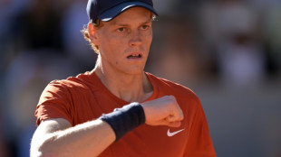 Sinner estreia como n&uacute;mero 1 com vit&oacute;ria no torneio de Halle