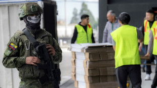 Equatorianos votam para eleger presidente entre Noboa e a esquerdista González