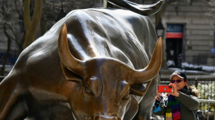 Nasdaq ends best quarter in 6 years as yen extends drop against dollar