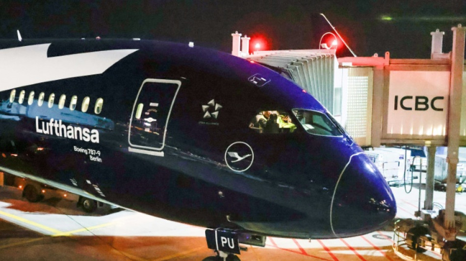 Lufthansa-Boeing f&auml;llt am Flughafen Frankfurt auf die Nase - Keine Flugg&auml;ste an Bord