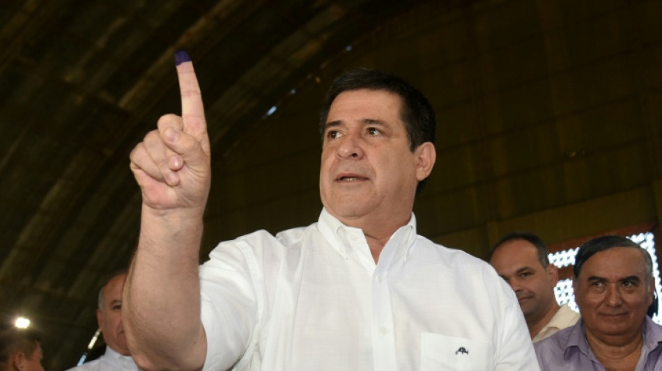 El expresidente Horacio Cartes abandona el hospital tras 4 d&iacute;as de internaci&oacute;n