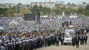 El papa llama a la esperanza y fustiga la corrupci&oacute;n ante 100.000 fieles en Angola