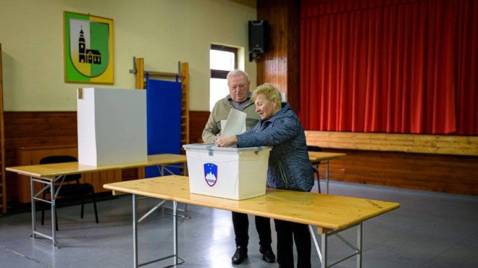 Slovenia liberals, conservatives in neck and neck race