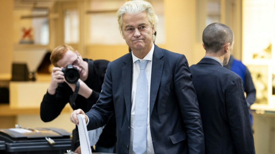 Partido de centro lidera boca de urna nas elei&ccedil;&otilde;es legislativas dos Pa&iacute;ses Baixos