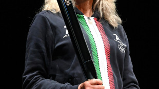 Milano-Cortina: Belmondo e Zoeggeler tedofori italiani a Olimpia