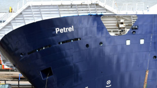 Veinti&uacute;n hospitalizados tras el vuelco de un barco en un dique seco de Edimburgo