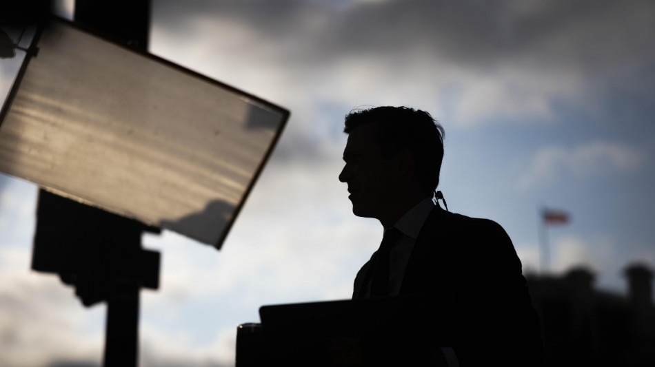 Trump, 'Studio Ovale non sia profanato da pagliacci di serie B con fake news'