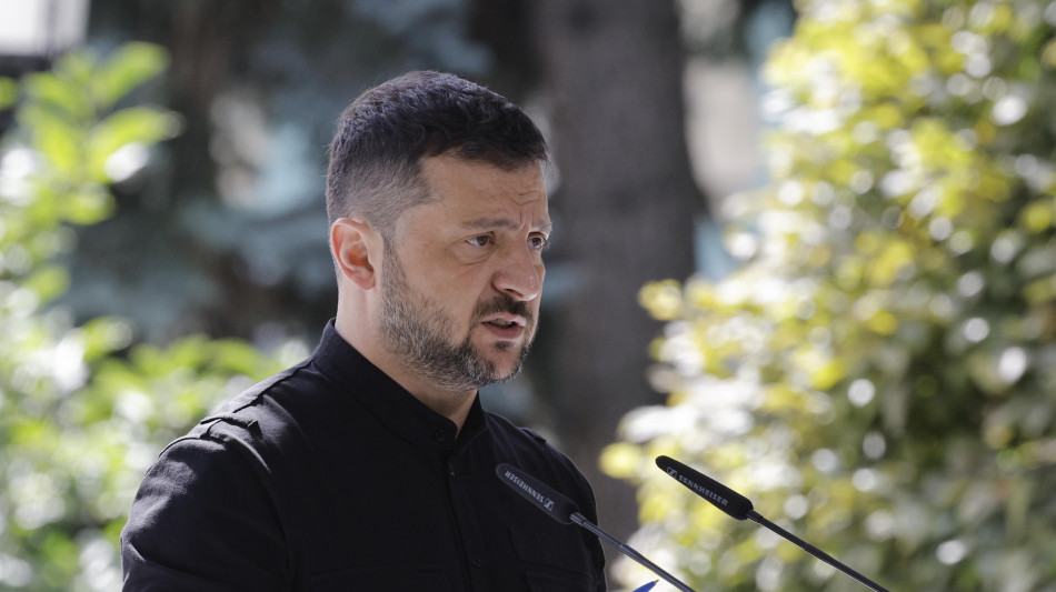 Zelensky, Mosca decida entro lunedì su incontro bilaterale