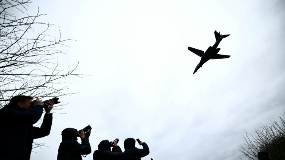 Devant une base britannique, fascination et inqui&eacute;tude face aux bombardiers am&eacute;ricains