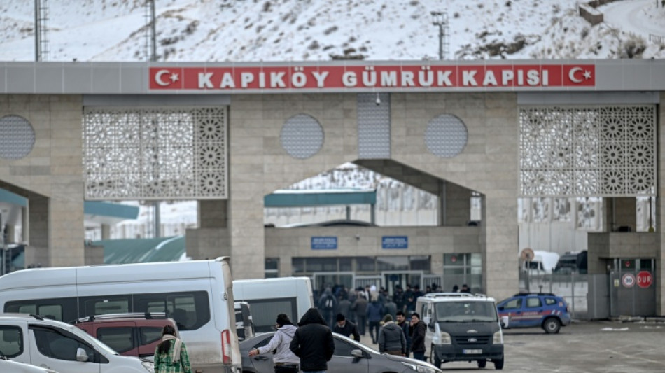 A la fronti&egrave;re turque, des Iraniens appellent les Etats-Unis &agrave; l'aide contre les mollahs