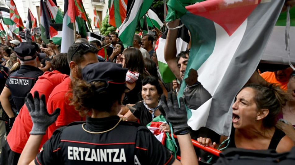 Una manifestación propalestina obliga a acortar la 11ª etapa de la Vuelta