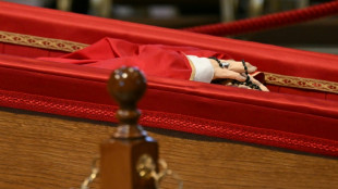 Casi 50.000 fieles visitan capilla ardiente del papa Francisco