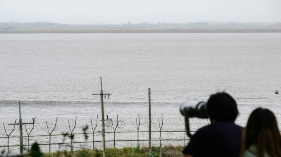 Refugiados norcoreanos añoran a sus familias detrás de una frontera impenetrable