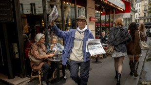 Ali Akbar, el &uacute;ltimo vendedor de peri&oacute;dicos ambulante de Par&iacute;s