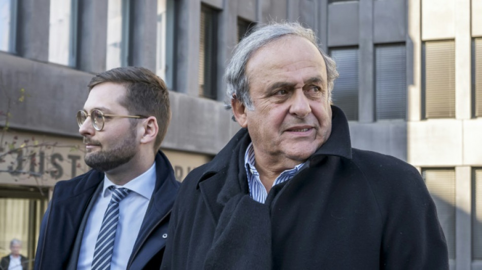 Las defensas de Blatter y Platini solicitan una nueva absoluci&oacute;n