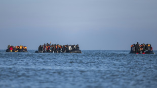 Face à l'extrême-droite, Londres annonce une vaste réforme pour dissuader les migrants