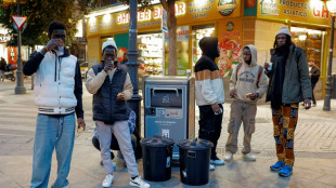 Risas y penas de j&oacute;venes sin papeles en su primer ramad&aacute;n en Madrid