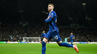 Chelsea vence cl&aacute;ssico com Tottenham e se aproxima da lideran&ccedil;a; Arsenal empata