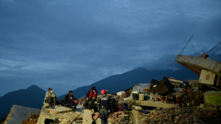 'Vou com ele': o medo de perder corpos de v&iacute;timas dos terremotos na Venezuela