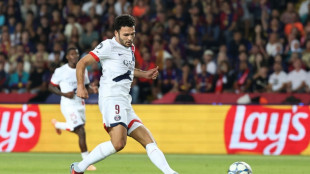 PSG vence Barcelona (2-1) com gol no fim de Gon&ccedil;alo Ramos