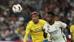 Lateral mexicano Juli&aacute;n Araujo deixa Barcelona para jogar no Bournemouth