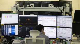 Borsa: l'Asia contrastata guarda al bilancio Usa