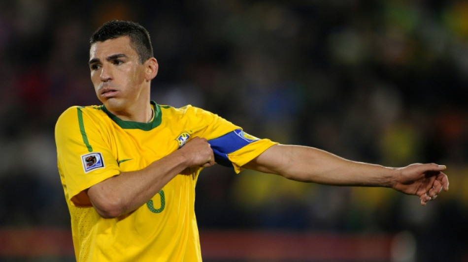 Ex-zagueiro L&uacute;cio tem queimaduras em 18% do corpo ap&oacute;s acidente