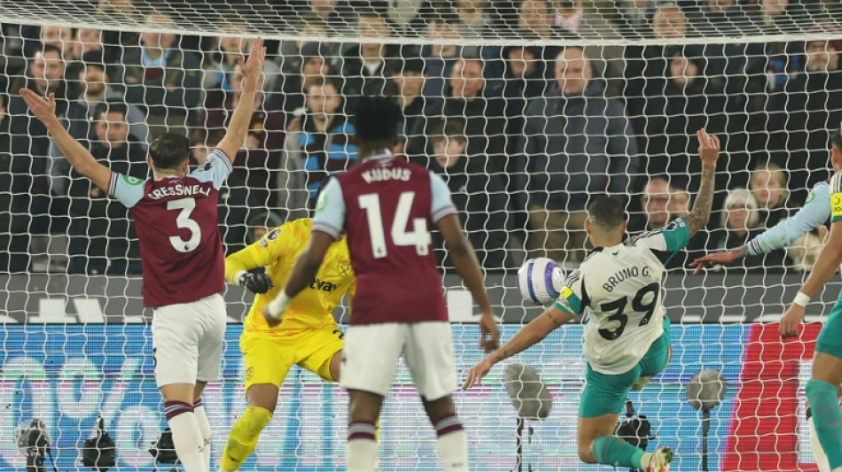 Com gol de Bruno Guimar&atilde;es, Newcastle vence West Ham e encosta no G4 do Ingl&ecirc;s