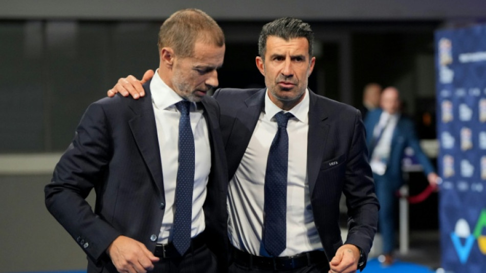 Luis Figo pede ren&uacute;ncia de Infantino, a quem chama de 'desonesto'