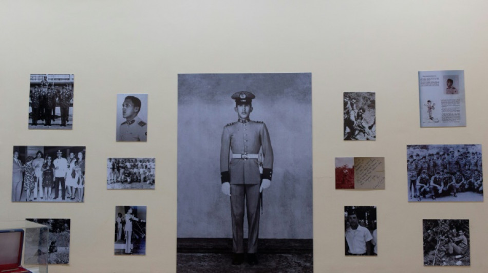 "Ch&aacute;vez vive" en el mausoleo levantado en su cuartel en Venezuela