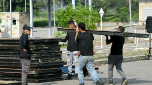 Col&ocirc;mbia anuncia que presidente da Venezuela cancelou visita ao pa&iacute;s, sua primeira viagem internacional