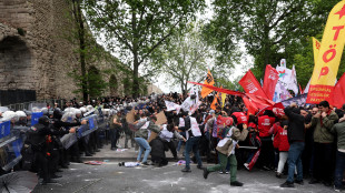Scontri tra manifestanti-polizia a Istanbul per il Primo Maggio