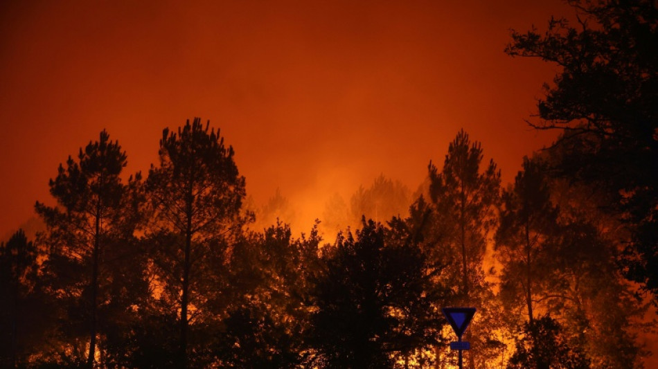 Face au "plus gros feu de la saison", 40.000 personnes &eacute;vacuent le Cap-Ferret