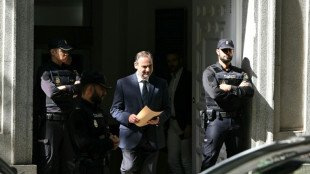 Exministro espa&ntilde;ol niega corrupci&oacute;n en juicio por compra de mascarillas en pandemia